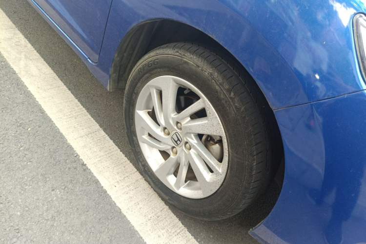 Used Honda Fit 2016 1.5L SES CVT Fashion Sunroof Edition Right Front Wheel Hub