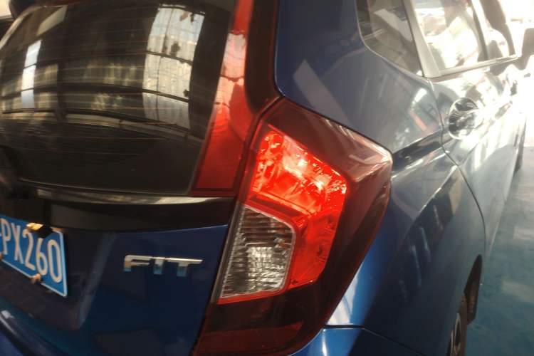 Used Honda Fit 2016 1.5L LX CVT Comfort Model Right Rear Taillight