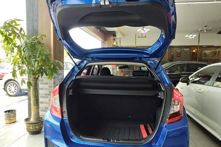 Used Honda Fit 2016 1.5L LX CVT Comfort Model Trunk