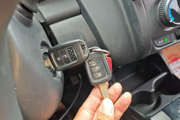 Used Honda Fit 2016 1.5L LXS CVT Comfort Sunroof Version Vehicle Key