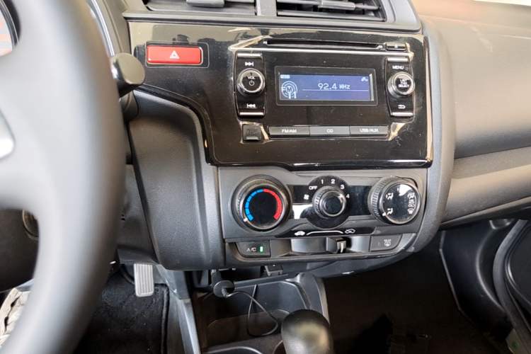 Used Honda Fit 2016 1.5L LX CVT Comfort Model Audio And AC Panel