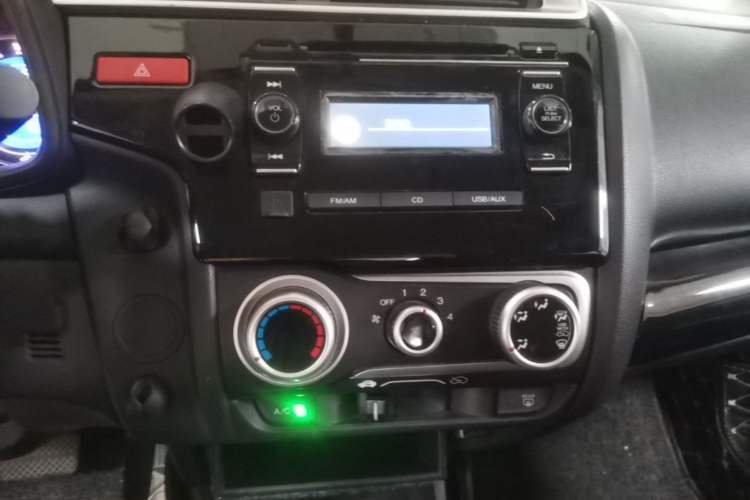 Used Honda Fit 2016 1.5L SE CVT Fashion Model Audio And AC Panel