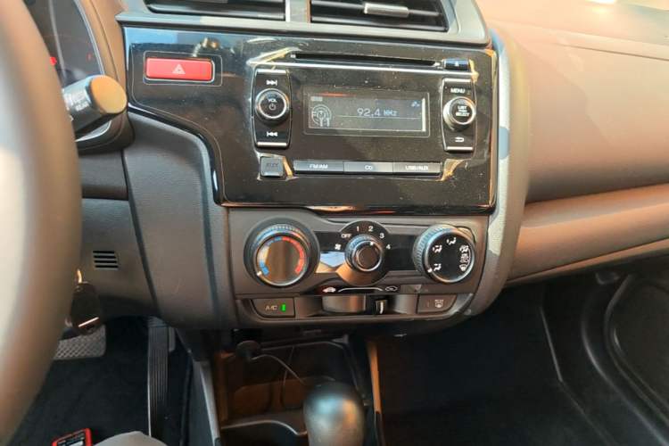 Used Honda Fit 2016 1.5L LX CVT Comfort Model Audio And AC Panel