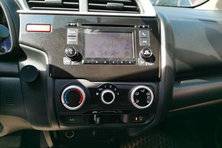 Used Honda Fit 2016 1.5L SE CVT Fashion Model Audio And AC Panel
