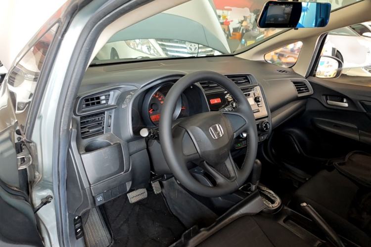 Used Honda Fit 2016 1.5L LX CVT Comfort Model Center Console