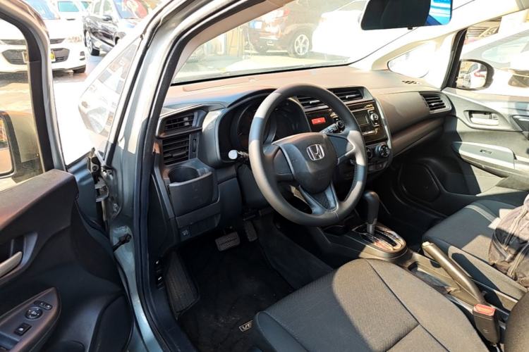 Used Honda Fit 2016 1.5L LX CVT Comfort Model Center Console