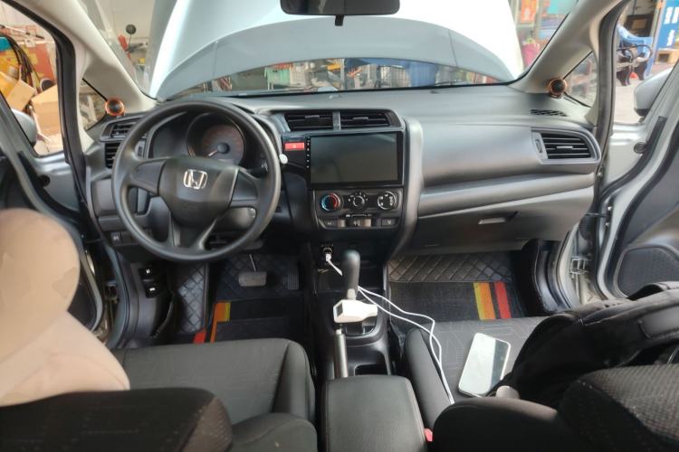 Used Honda Fit 2016 1.5L LX CVT Comfort Model Center Console