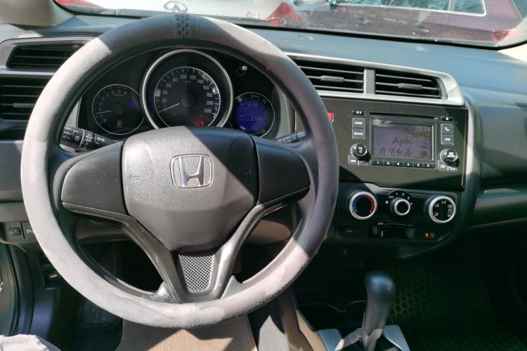 Used Honda Fit 2016 1.5L SE CVT Fashion Model Center Console
