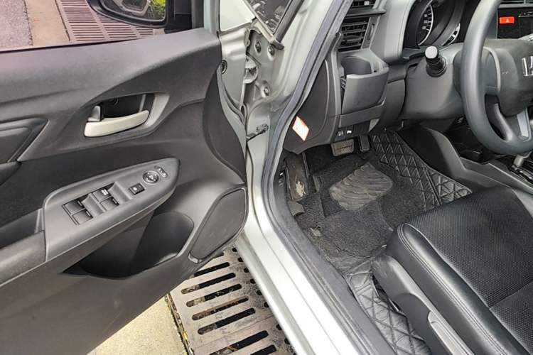 Used Honda Fit 2016 1.5L LXS CVT Comfort Sunroof Version Driver Seat