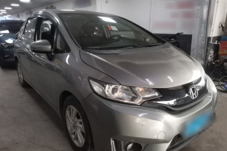 Used Honda Fit 2016 1.5L SE CVT Fashion Model Front Right 45 Deg