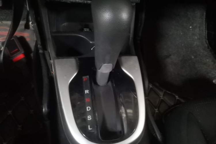 Used Honda Fit 2016 1.5L SE CVT Fashion Model Gear Lever