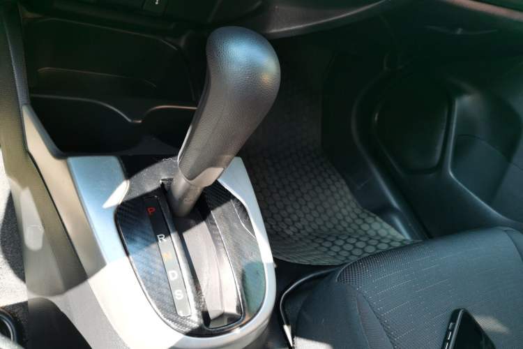 Used Honda Fit 2016 1.5L SE CVT Fashion Model Gear Lever