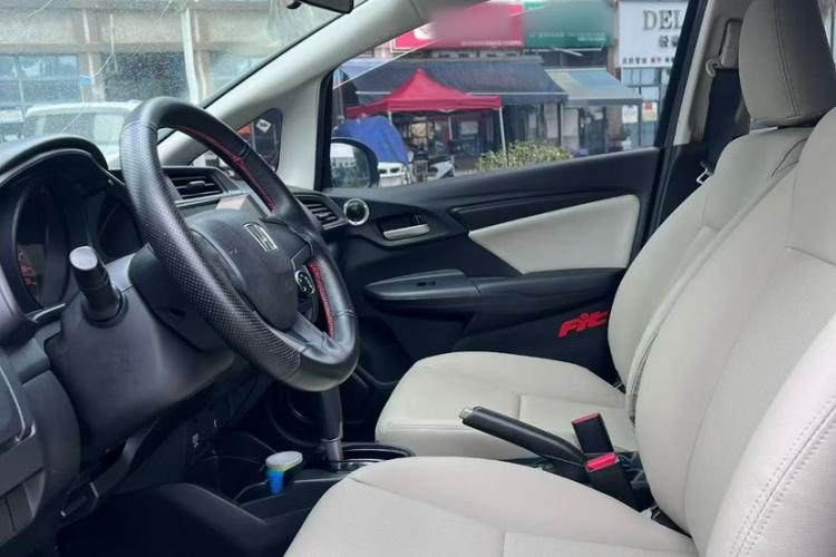 Used Honda Fit 2016 1.5L LX CVT Comfort Model Interior 2