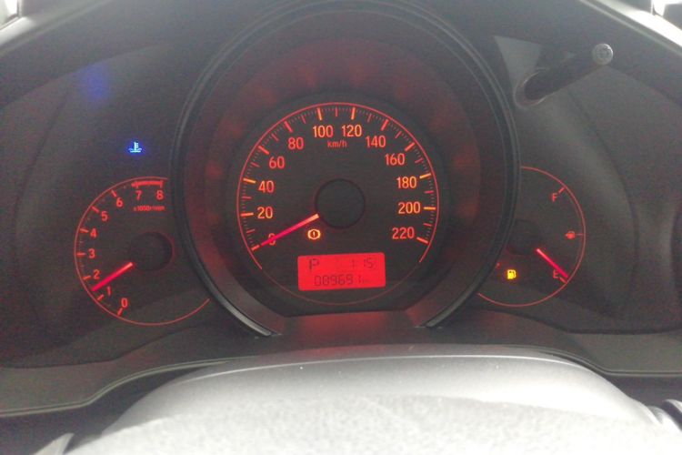 Used Honda Fit 2016 1.5L LX CVT Comfort Model Odometer Close Up
