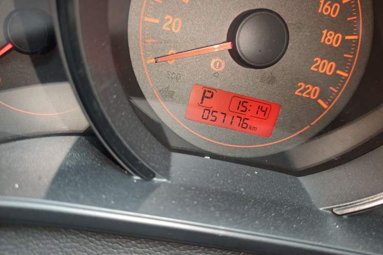 Used Honda Fit 2016 1.5L LX CVT Comfort Model Odometer Close Up