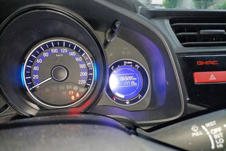 Used Honda Fit 2016 1.5L LXS CVT Comfort Sunroof Version Odometer Close Up
