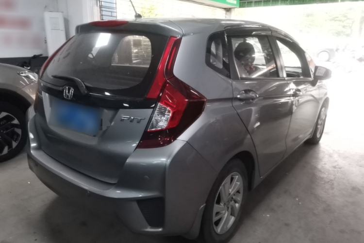 Used Honda Fit 2016 1.5L SE CVT Fashion Model Rear Right 45 Deg