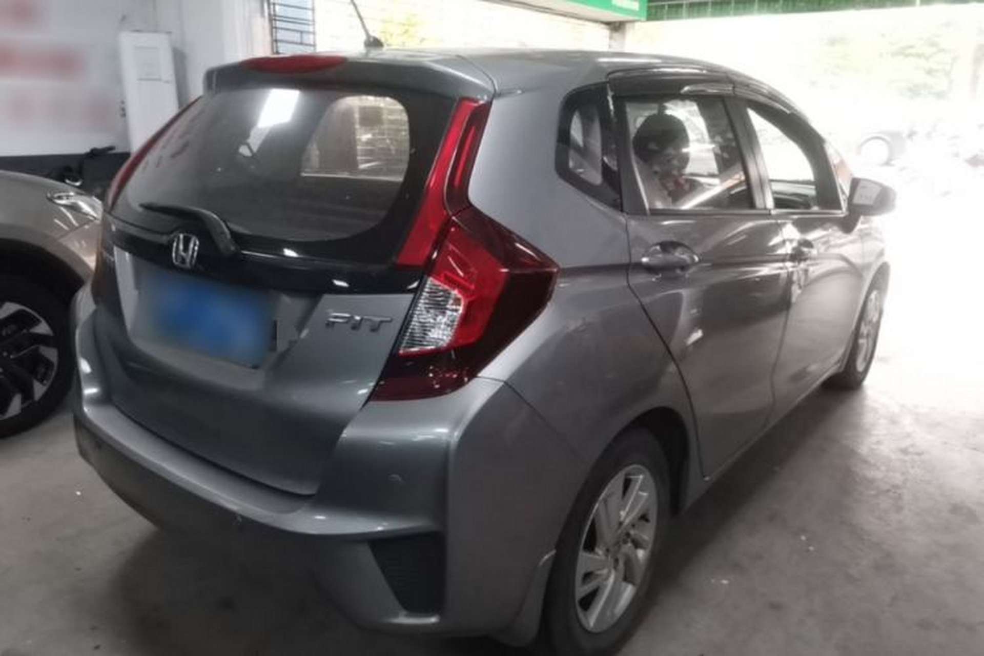 Used Honda Fit 2016 1.5L SE CVT Fashion Model Rear Right 45 Deg