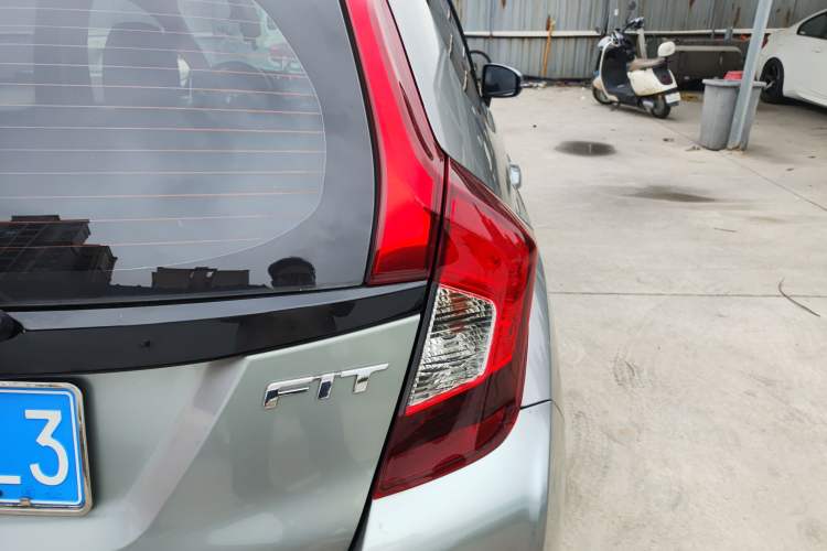 Used Honda Fit 2016 1.5L LX CVT Comfort Model Right Rear Taillight