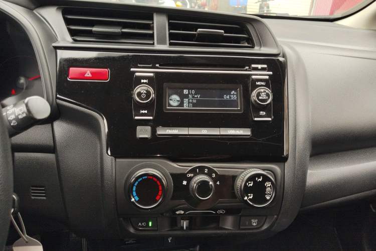 Used Honda Fit 2016 1.5L LX CVT Comfort Model Audio And AC Panel