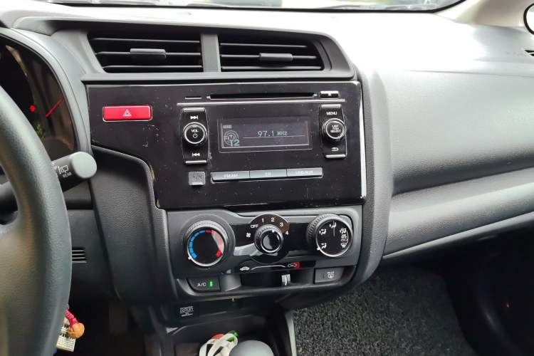 Used Honda Fit 2016 1.5L LX CVT Comfort Model Audio And AC Panel