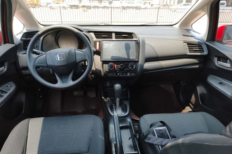 Used Honda Fit 2016 1.5L LX CVT Comfort Model Center Console