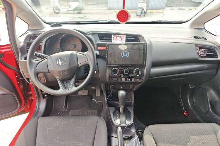 Used Honda Fit 2016 1.5L LX CVT Comfort Model Center Console