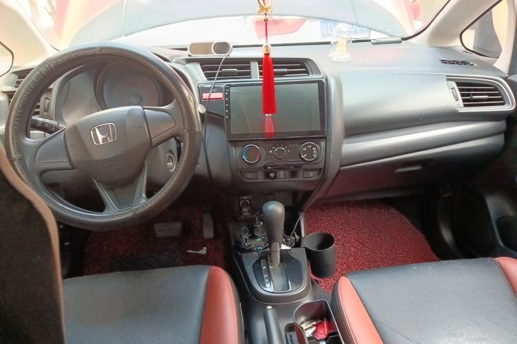Used Honda Fit 2016 1.5L LX CVT Comfort Model Center Console
