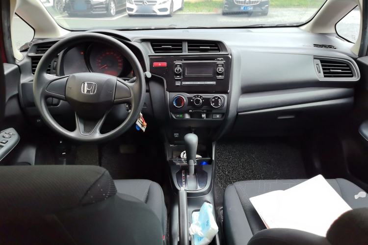 Used Honda Fit 2016 1.5L LX CVT Comfort Model Center Console