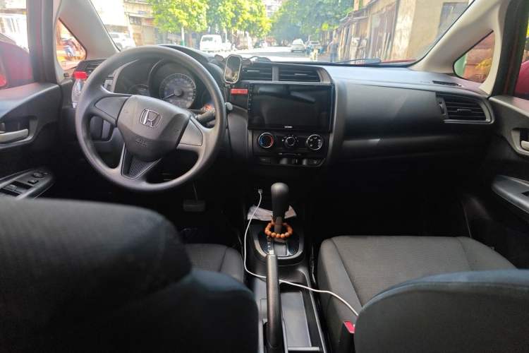 Used Honda Fit 2016 1.5L LX CVT Comfort Model Center Console