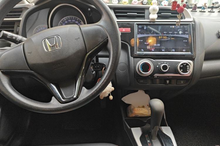 Used Honda Fit 2016 1.5L SES CVT Fashion Sunroof Edition Center Console