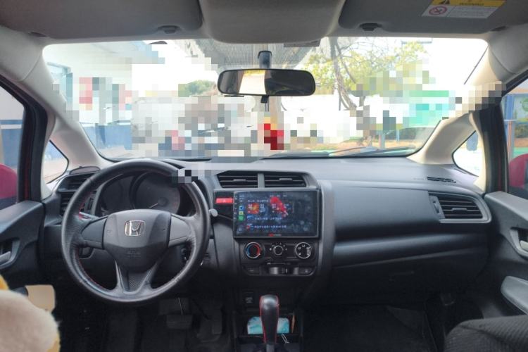 Used Honda Fit 2016 1.5L LX CVT Comfort Model Center Console
