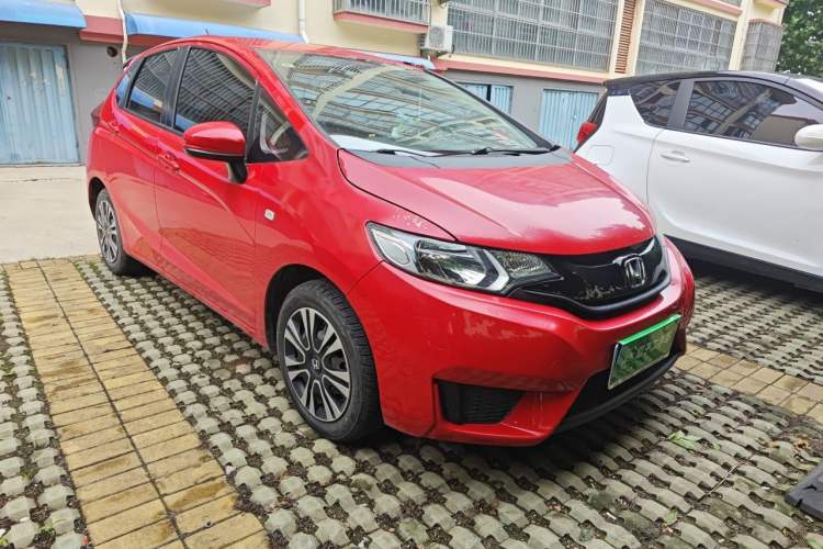 Used Honda Fit 2016 1.5L LX CVT Comfort Model Front Right 45 Deg