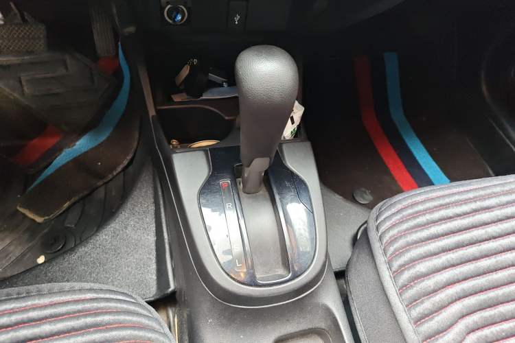 Used Honda Fit 2016 1.5L LXS CVT Comfort Sunroof Version Gear Lever