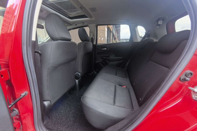 Used Honda Fit 2016 1.5L LXS CVT Comfort Sunroof Version Interior 4