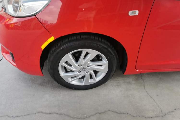 Used Honda Fit 2016 1.5L LX Manual Comfort Model Left Front Wheel Hub