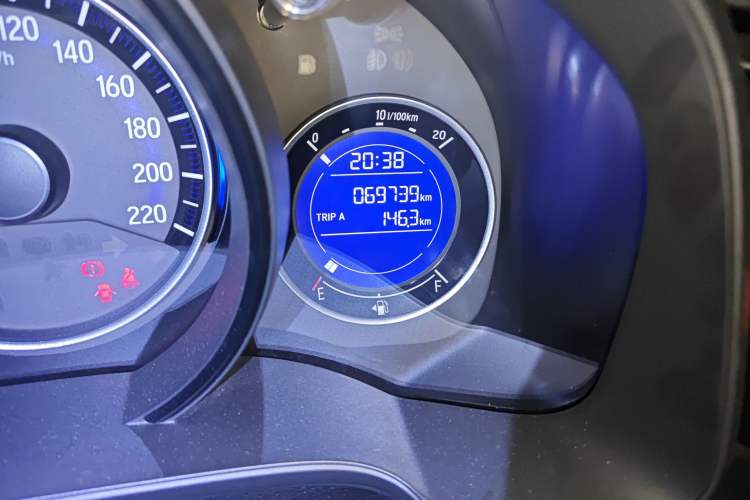Used Honda Fit 2016 1.5L LXS CVT Comfort Sunroof Version Odometer Close Up