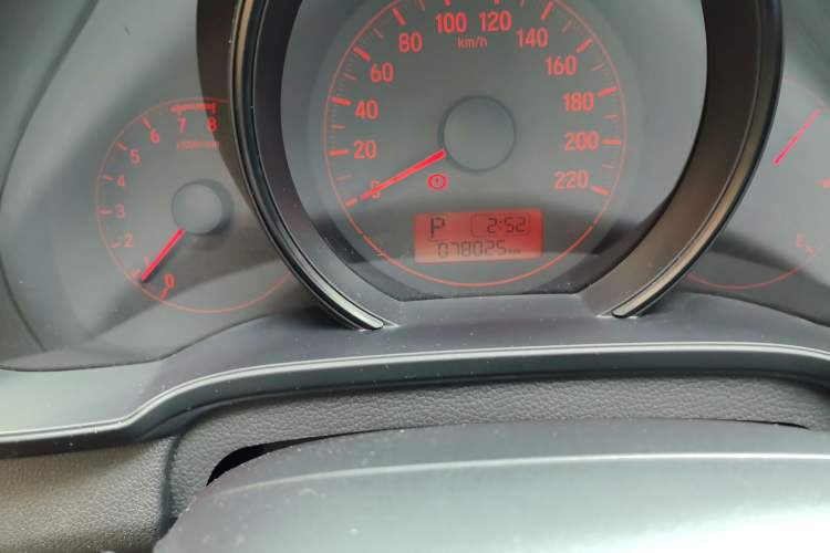 Used Honda Fit 2016 1.5L LX CVT Comfort Model Odometer Close Up