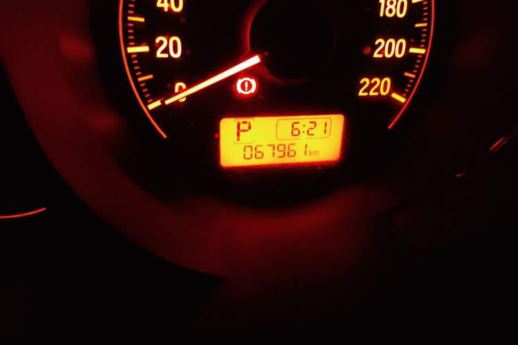 Used Honda Fit 2016 1.5L LX CVT Comfort Model Odometer Close Up