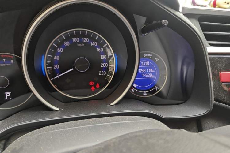 Used Honda Fit 2016 1.5L SES CVT Fashion Sunroof Edition Odometer Close Up