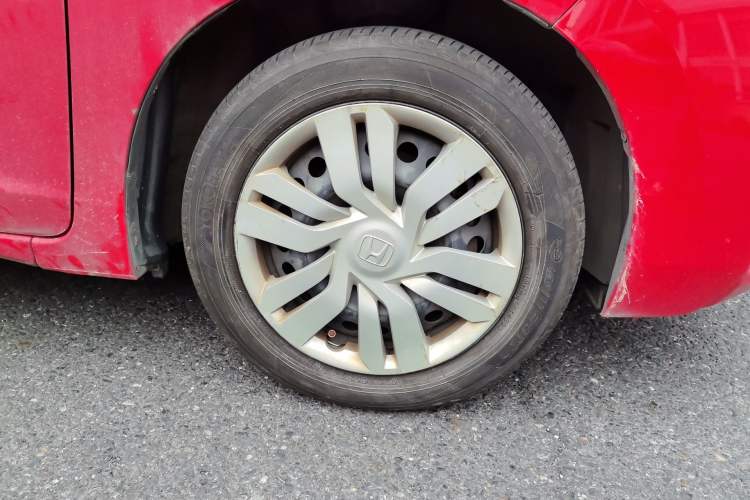 Used Honda Fit 2016 1.5L LX CVT Comfort Model Right Front Wheel Hub