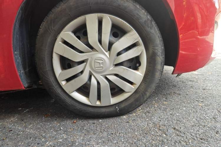 Used Honda Fit 2016 1.5L LX CVT Comfort Model Right Front Wheel Hub