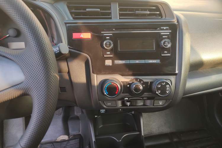 Used Honda Fit 2016 1.5L LX Manual Comfort Model Audio And AC Panel
