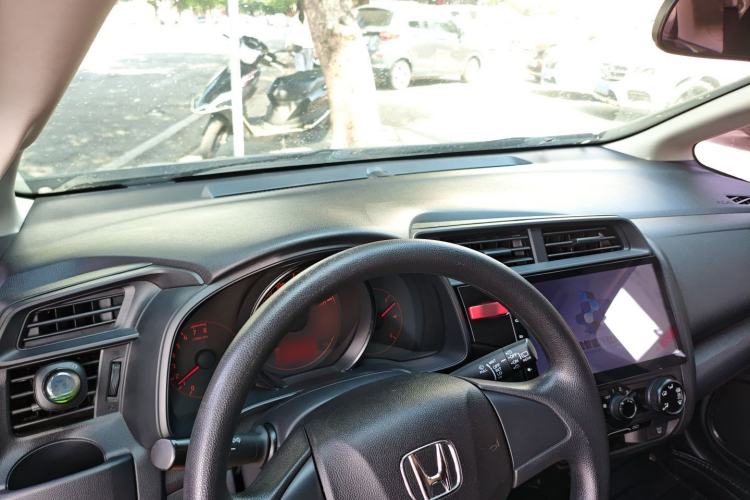 Used Honda Fit 2016 1.5L LX CVT Comfort Model Center Console