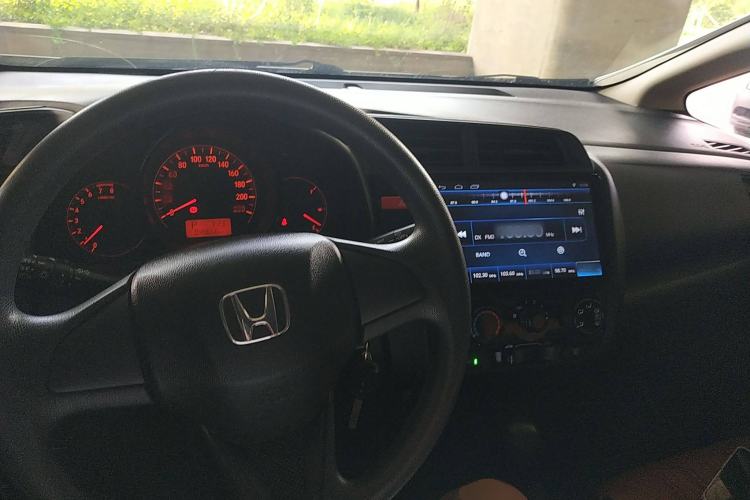 Used Honda Fit 2016 1.5L LX CVT Comfort Model Center Console