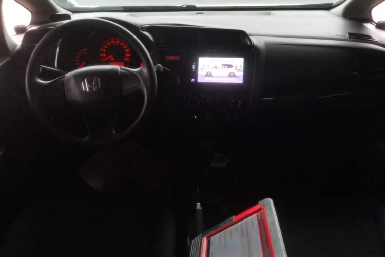 Used Honda Fit 2016 1.5L LX CVT Comfort Model Center Console