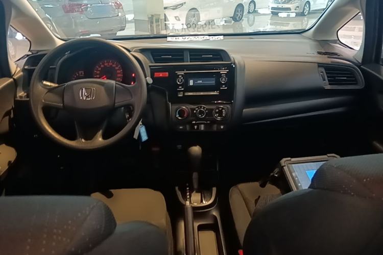 Used Honda Fit 2016 1.5L LX CVT Comfort Model Center Console