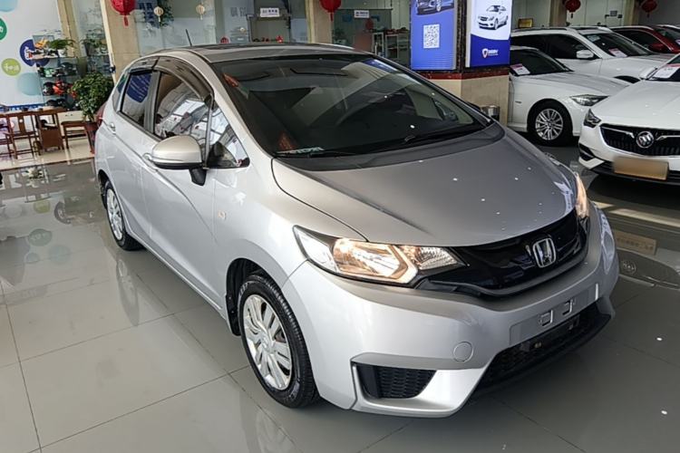 Used Honda Fit 2016 1.5L LXS CVT Comfort Sunroof Version Front Right 45 Deg