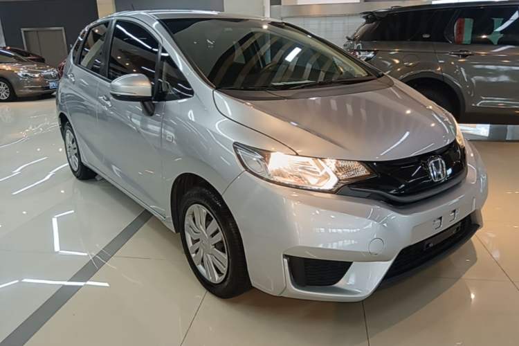 Used Honda Fit 2016 1.5L LX CVT Comfort Model Front Right 45 Deg