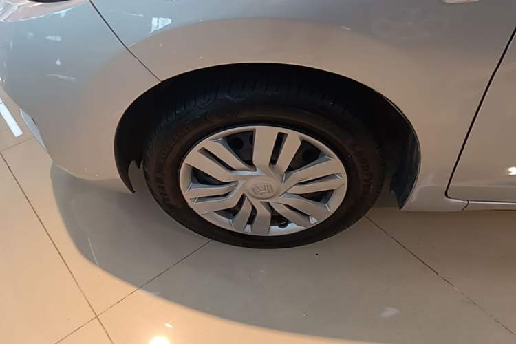 Used Honda Fit 2016 1.5L LX CVT Comfort Model Left Front Wheel Hub
